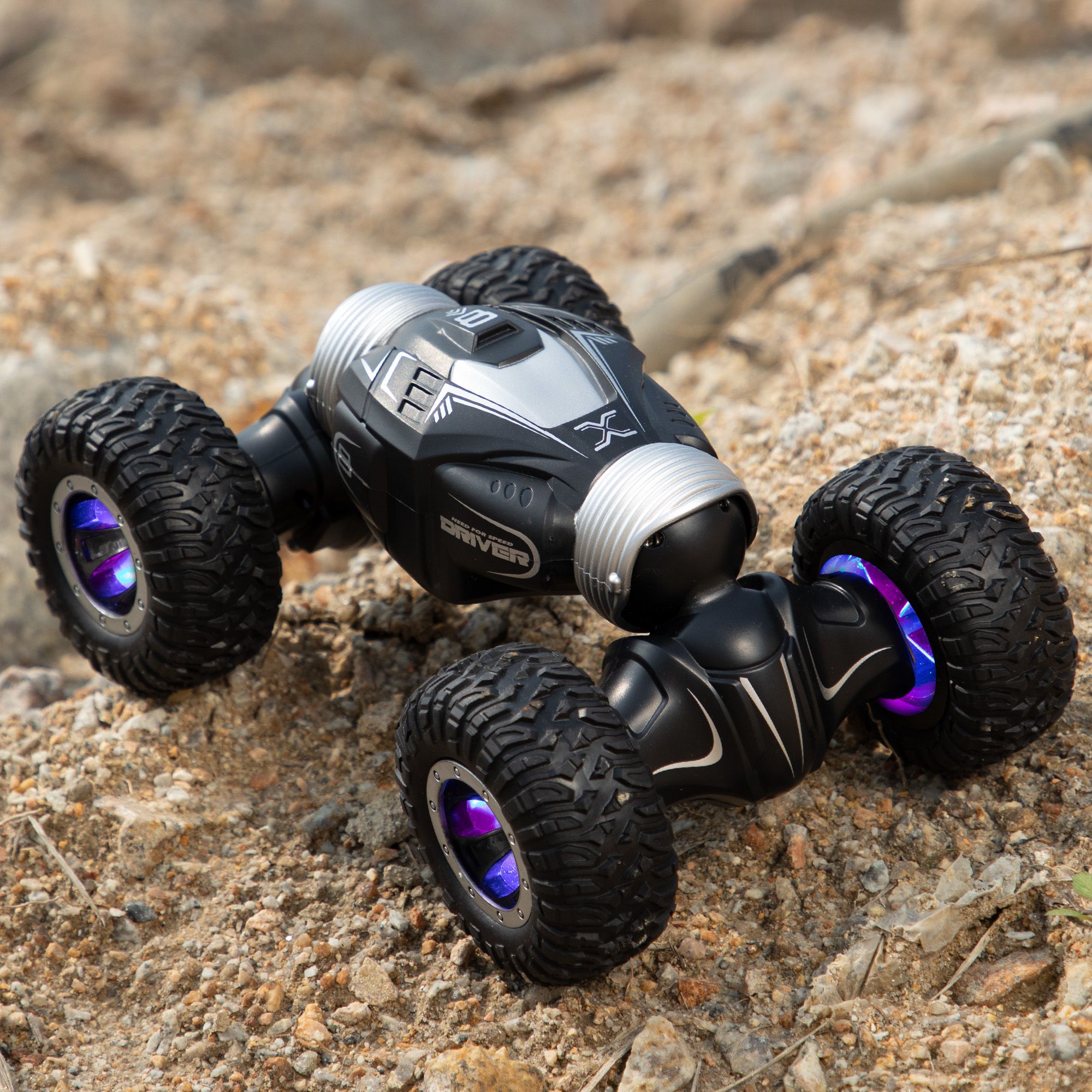 Deformable Four-wheel Drive Intelligent Remote Control Vehicle With Light - Image 8