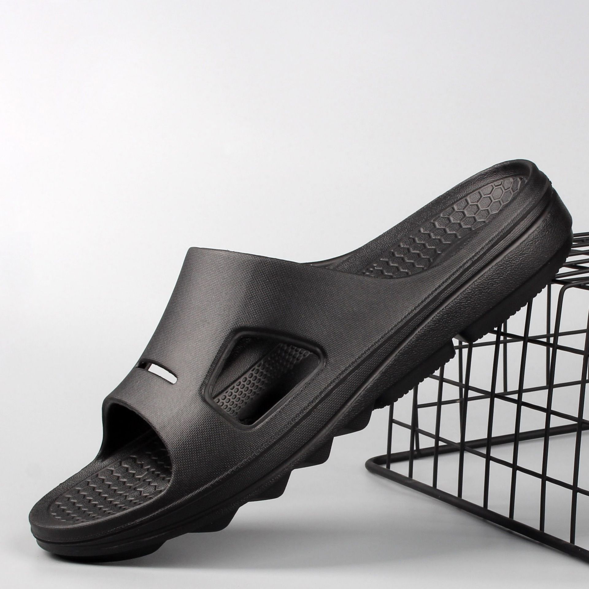 Comfortable men's cloud slippers; anti-slip bathroom sandals - Image 22