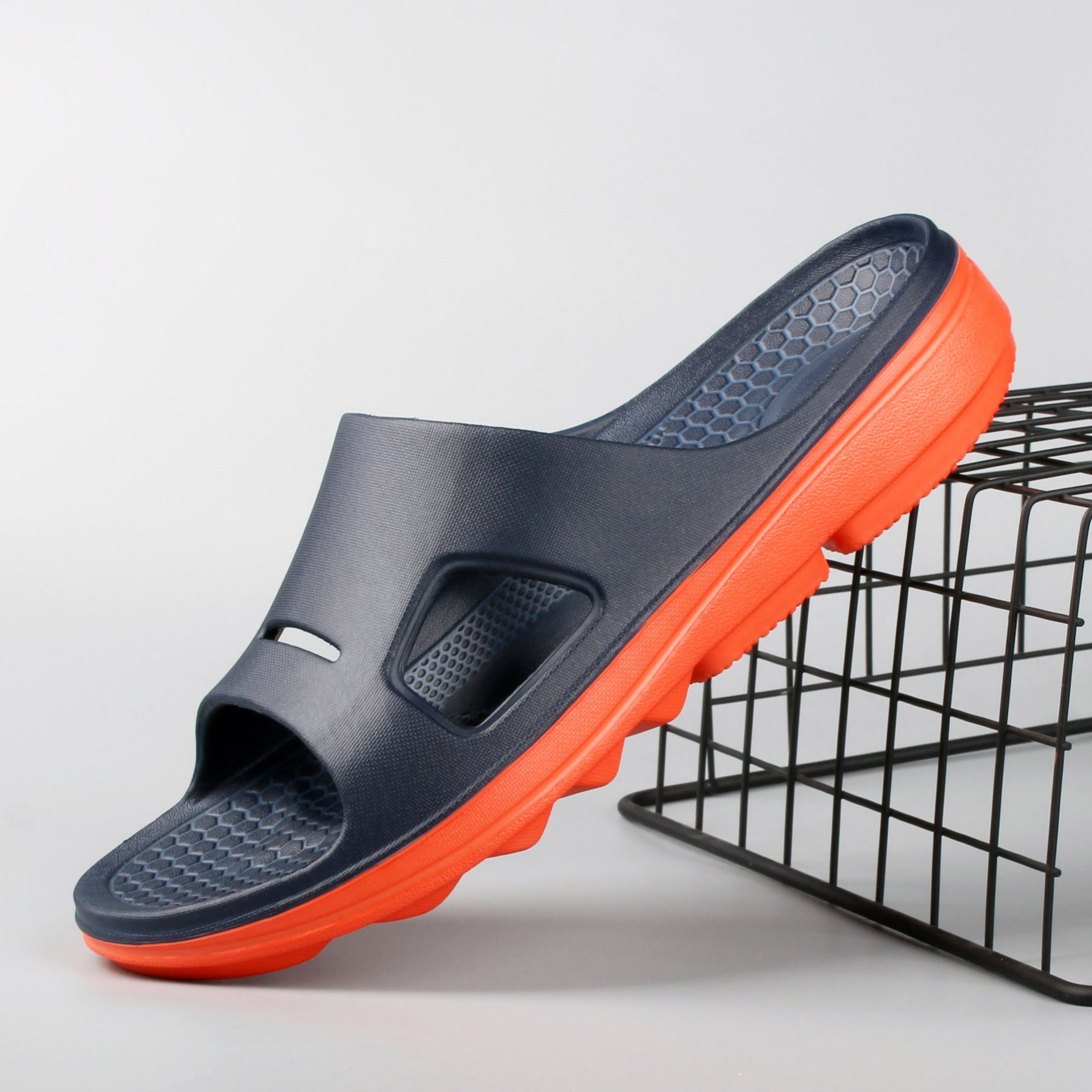 Comfortable men's cloud slippers; anti-slip bathroom sandals - Image 3
