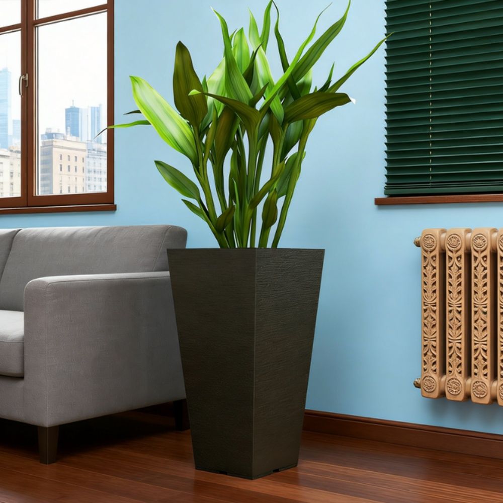 Set of 2 Plastic Flower Pots - Image 4
