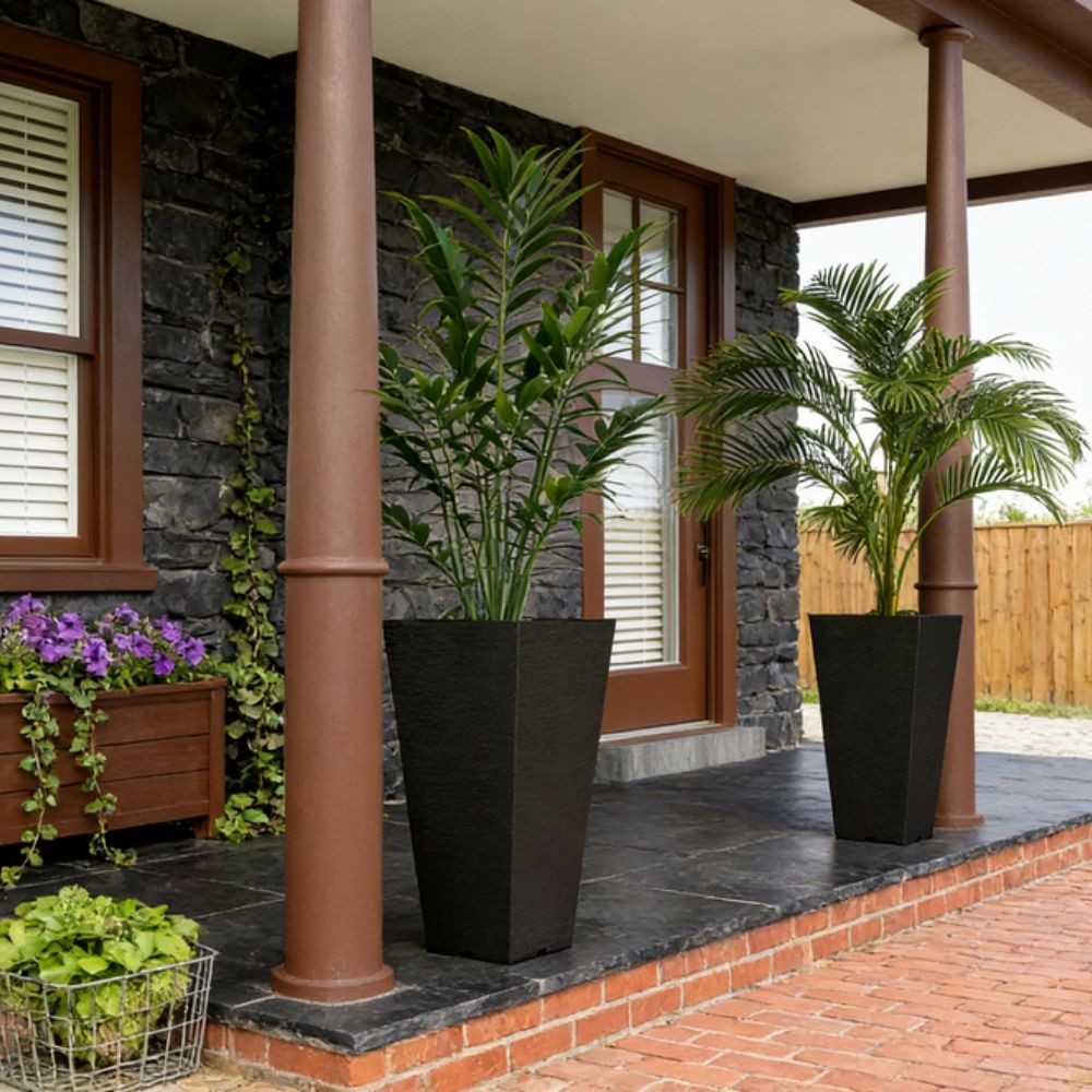 Set of 2 Plastic Flower Pots - Image 7